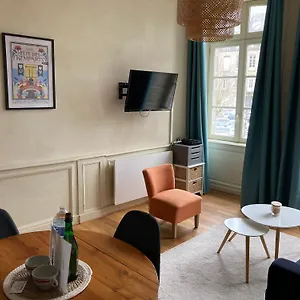 L'aparthe - Vue Sur La Place Du Marche Apartment Dinan